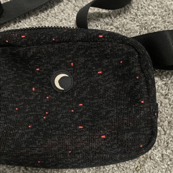 ZYIA Black Speckled Fanny Pack - Picture 4 of 8